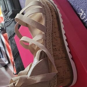 shoedazzle tan platform sandals